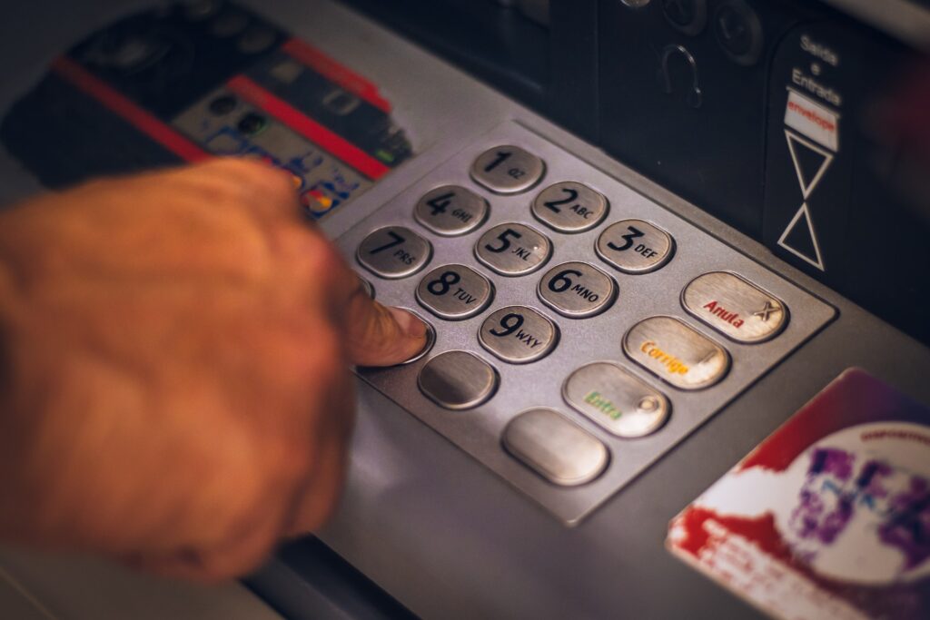 Wie finde ich einen Geldautomatentechniker in Jennersdorf?